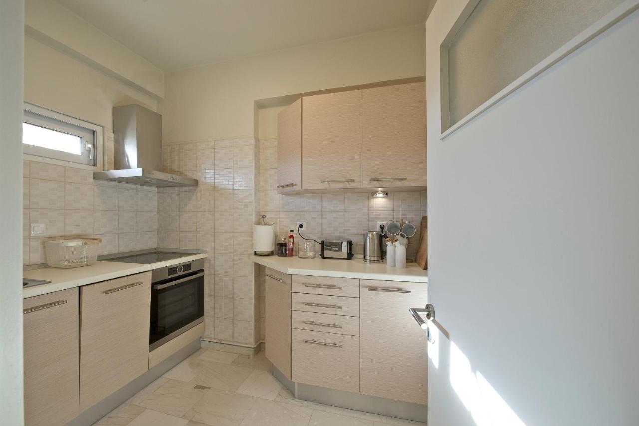 Lucyzen Apartment Athena Bagian luar foto